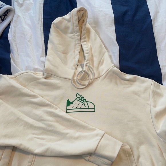 adidas Other - Adidas cream sweat shirt with Stan Smith green sneaker.